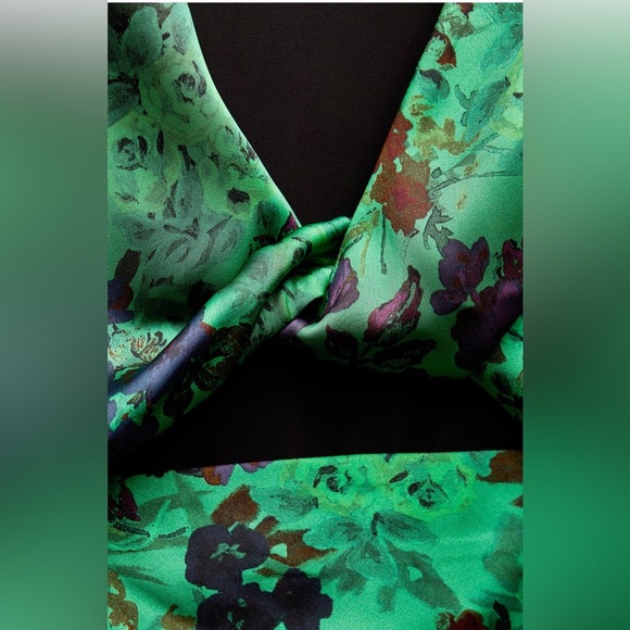 BNWT Floral Satin-Effect Midi Dress – Extra Small - Picture 4 of 12